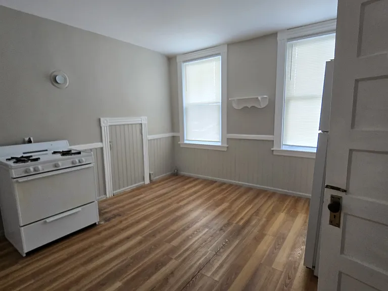 396 Chandler St #4 — Photo 4