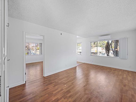2nd image of 3002 Honolulu Ave #19