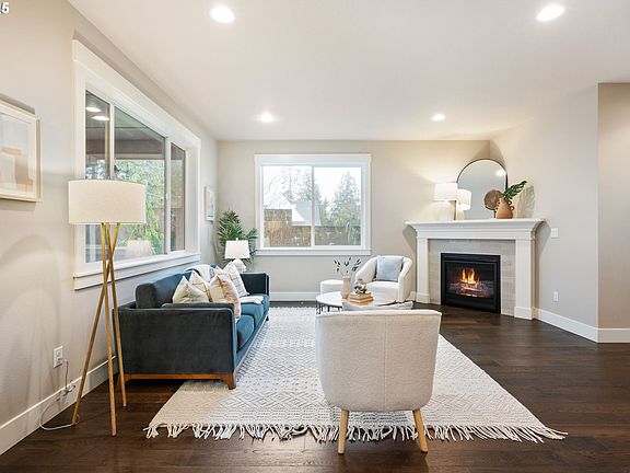 5th image of 3010 SE Evergreen St