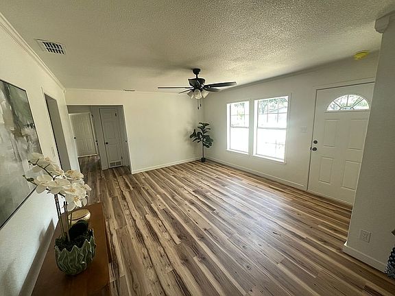 4th image of 4126 Robinhood Dr