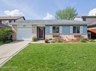 2370 Vista Dr, Woodridge, IL 60517