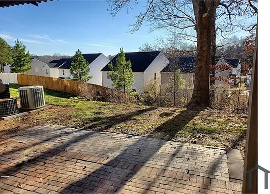 2 bed, 850 sqft, $1,575 — Photo 3
