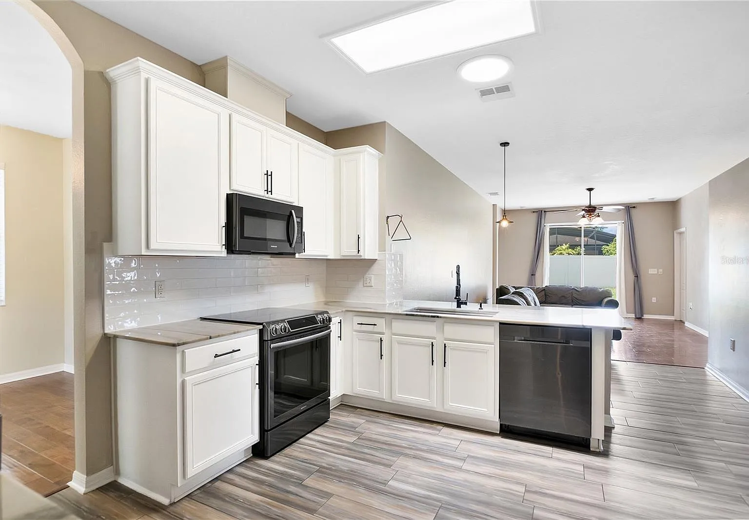 4 bed, 1865 sqft, $2,800 — Photo 1