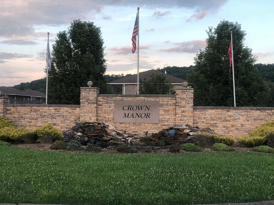 1st image of 1 Crown Manor Cir