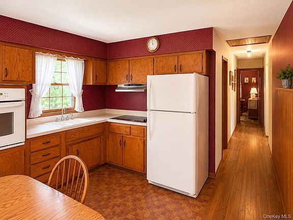 5th image of 33 Summit Drive