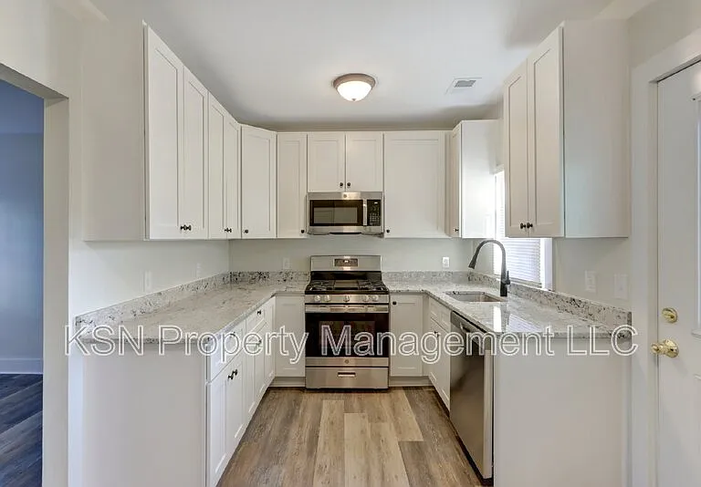 543 E Harris St — Photo 9