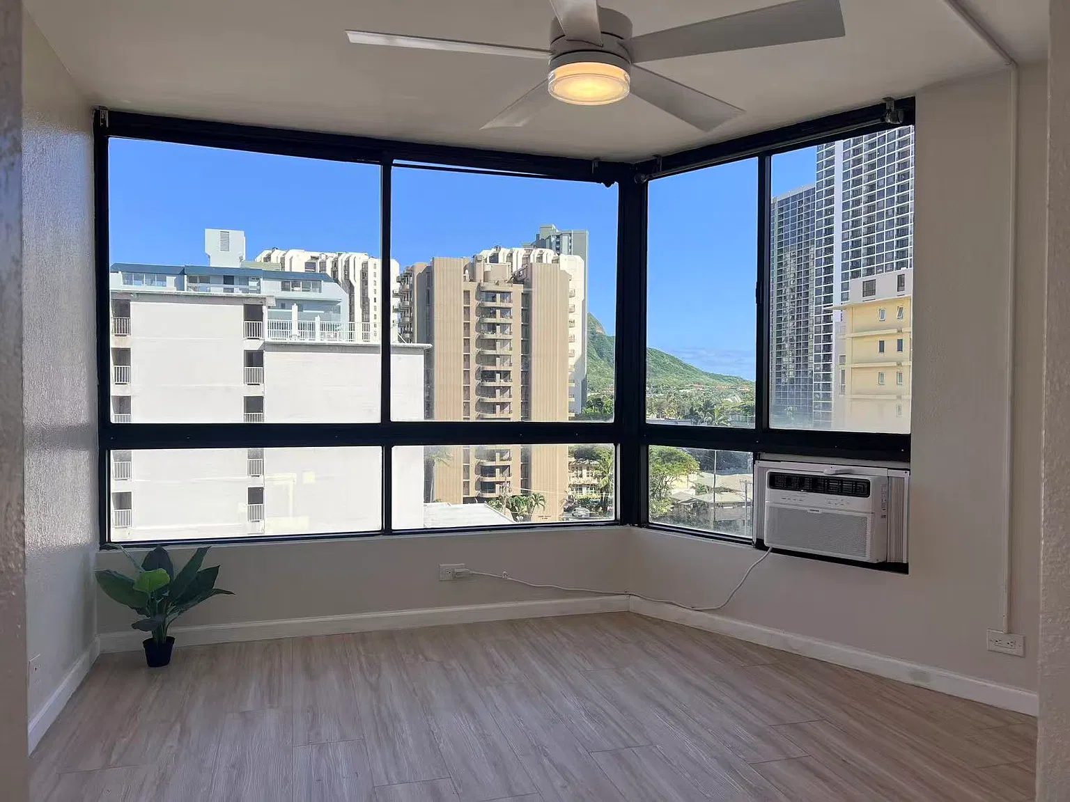 320 Liliuokalani Ave — Photo 3