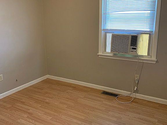 4th image of 419 Trent Way