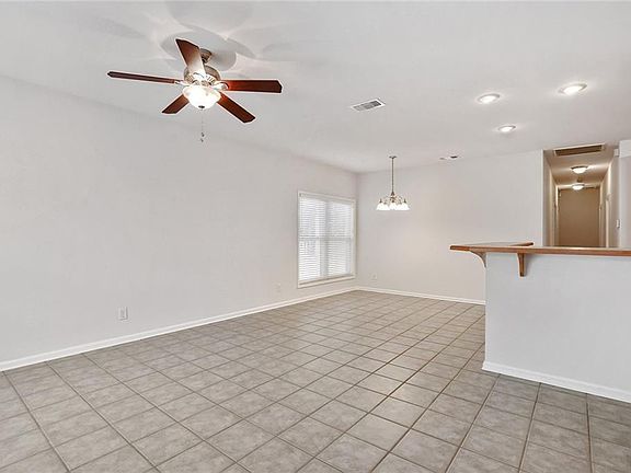 4th image of 252 Fountains Park Blvd