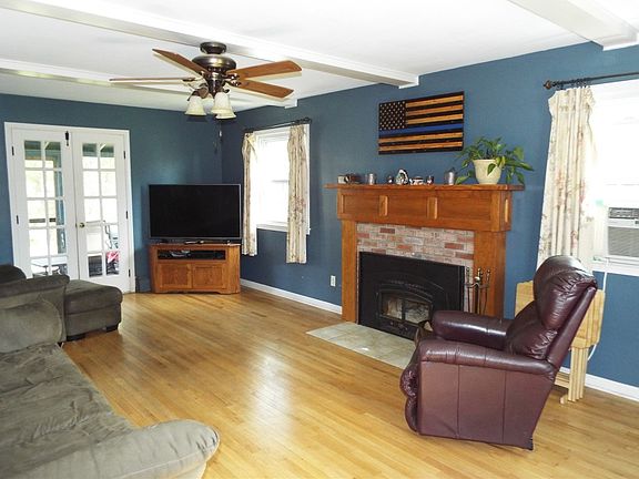 3rd image of 30 Hoffman Dr