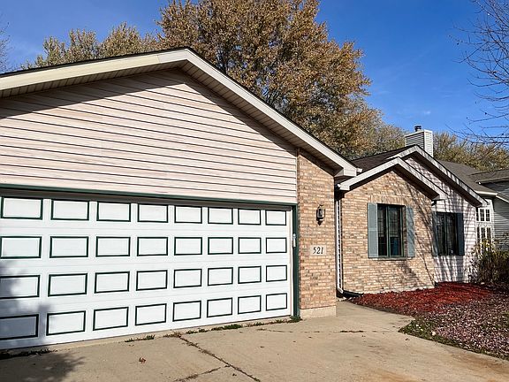2nd image of 521 Blue Bonnet Ln