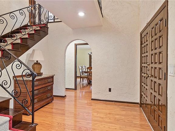 5th image of 1029 Sugartree Ln N
