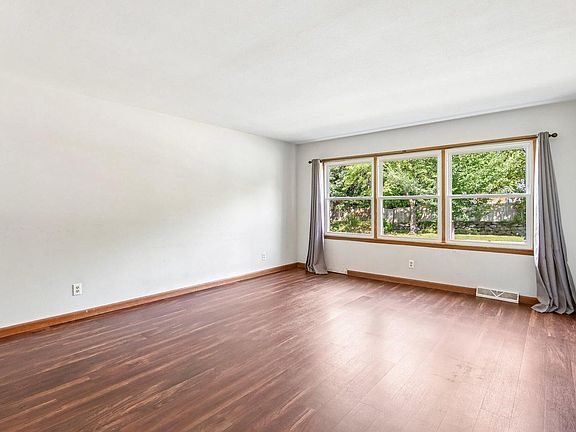 2nd image of 2218 Catalpa ROAD