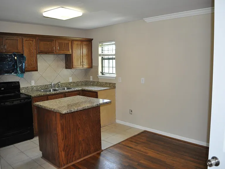 10214 Chesterfield Dr — Photo 10