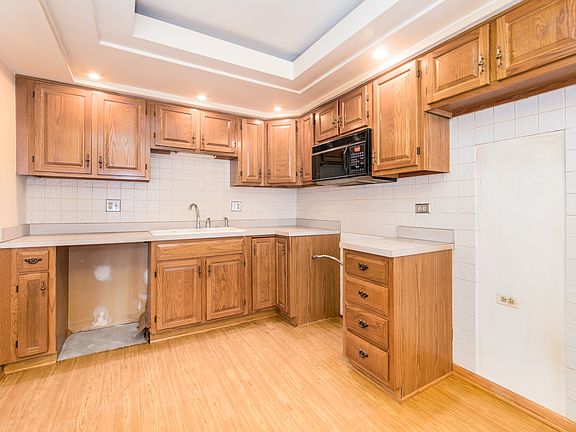 4th image of 555 S River Rd APT 607