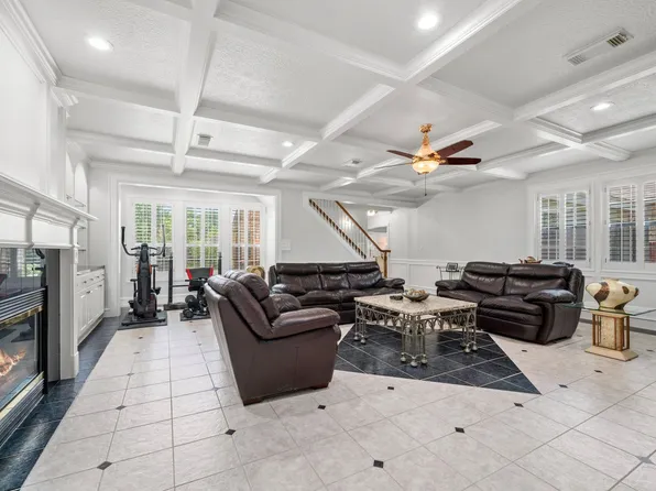 317 Avenue Of Oaks St, Houston, TX 77009