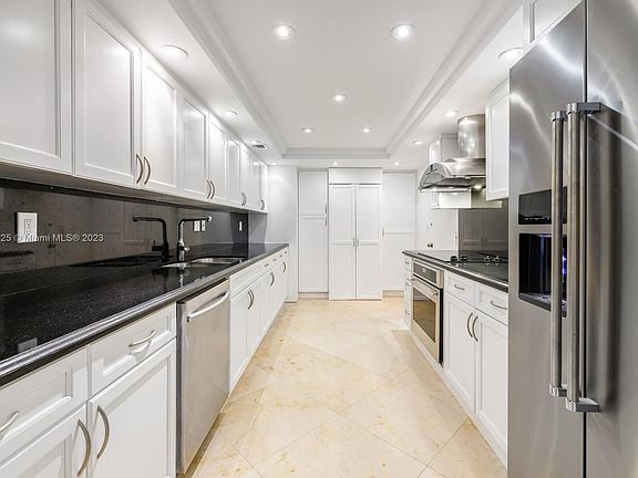 4th image of 1121 Crandon Blvd APT D306