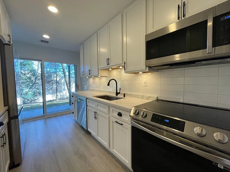 104 Southport Woods Dr — Photo 6
