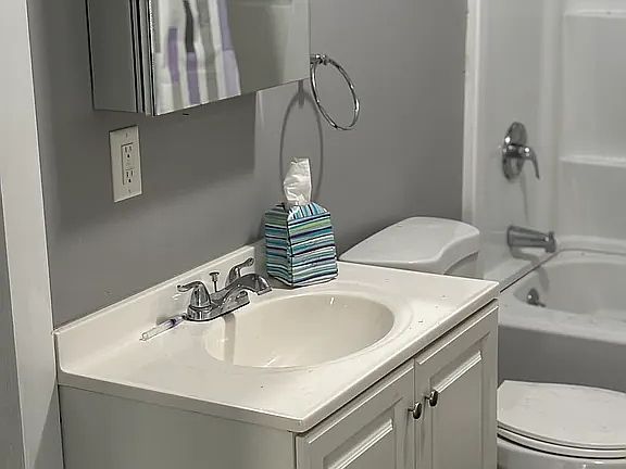 5th image of 642 Franklin Ave #1