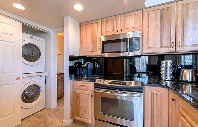 2 bed, 737 sqft, $1,950 — Photo 4