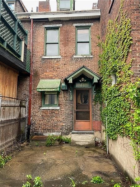 2nd image of 266 1/2 38th St