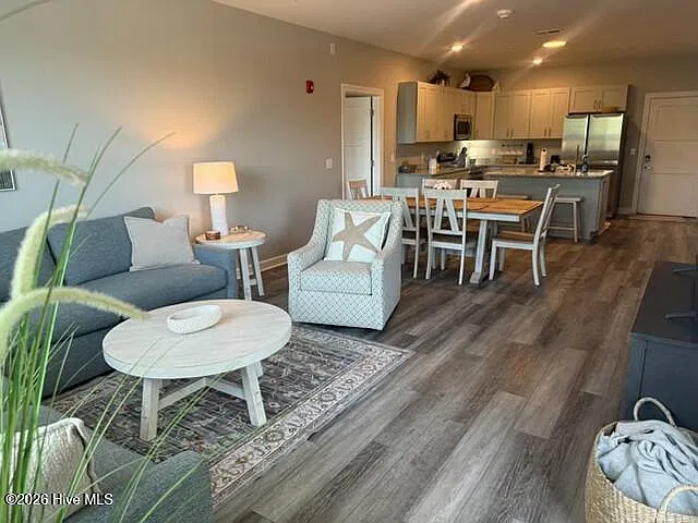 2 bed, 2.0 bath, 1216 sqft, $2,300 — Photo 3