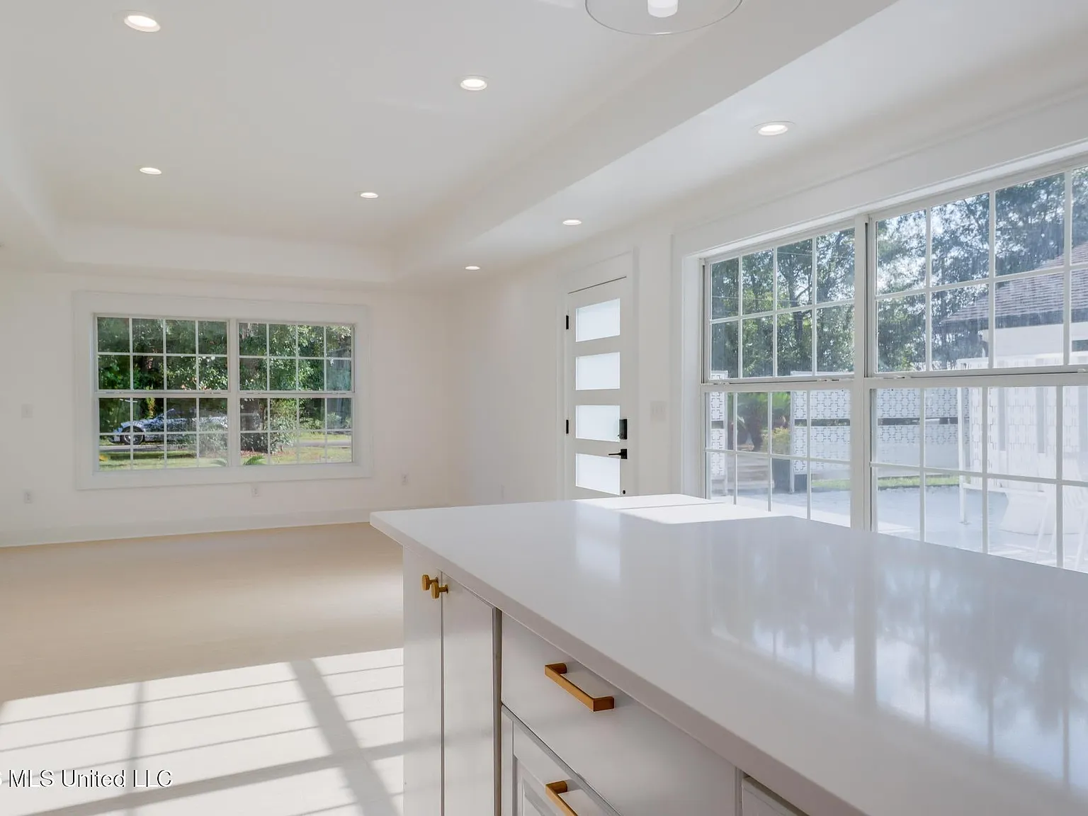 3 bed, 1100 sqft, $2,250 — Photo 4