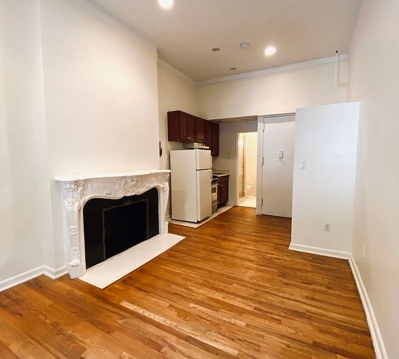 2nd image of 328 W 88th St #O4