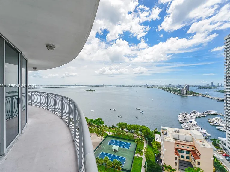 1750 N Bayshore Dr #2402 — Photo 2