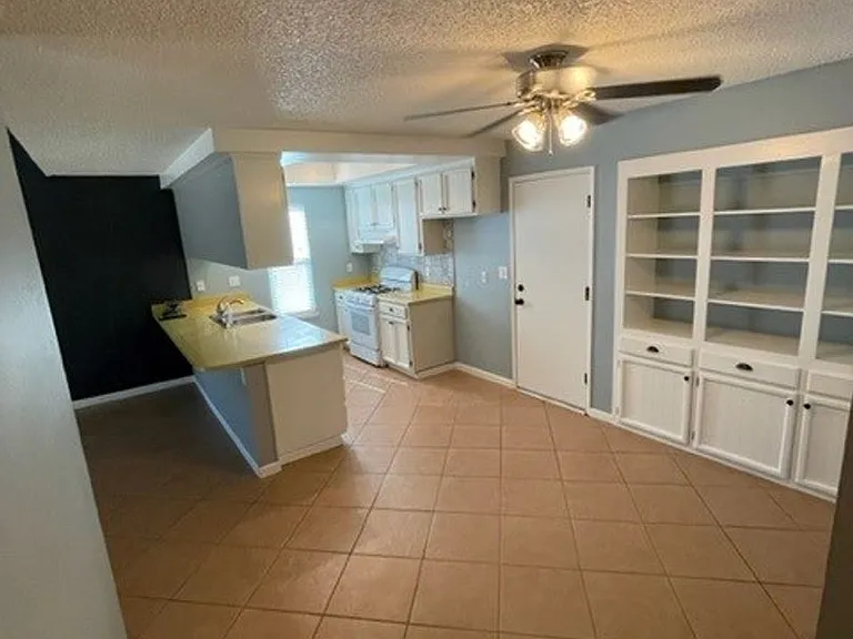 1825 Vista Creek Dr — Photo 6