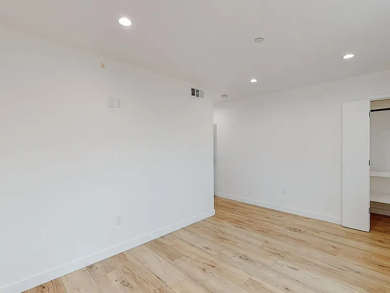 6811 Gloria Ave — Photo 16