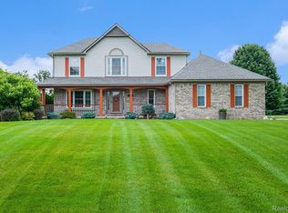 10689 Pondside Ct, Pinckney, MI 48169