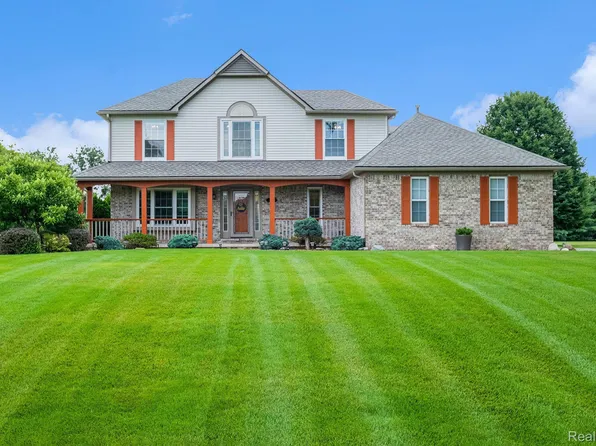 10689 Pondside Ct, Pinckney, MI 48169