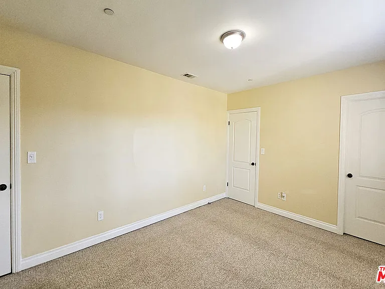 1434 1/2 Ricardo St — Photo 13