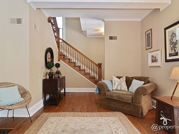 Foyer/Living Room