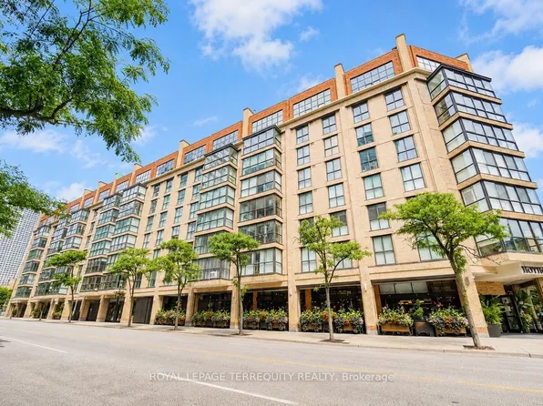 35 Church St #208, Toronto, ON M5E 1T3