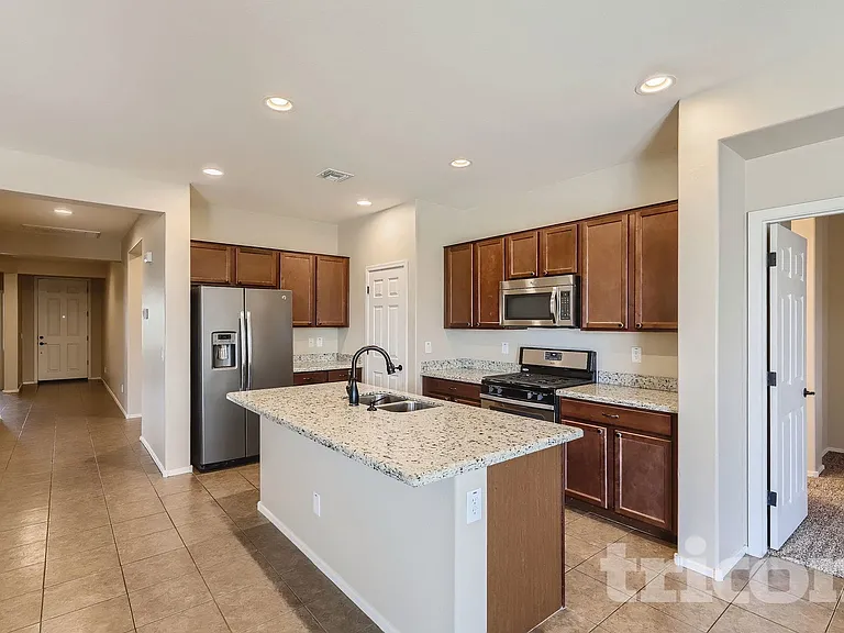 16833 W Moreland St — Photo 3
