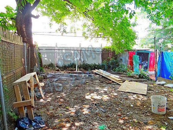 3rd image of 1181 Jefferson Ave #1