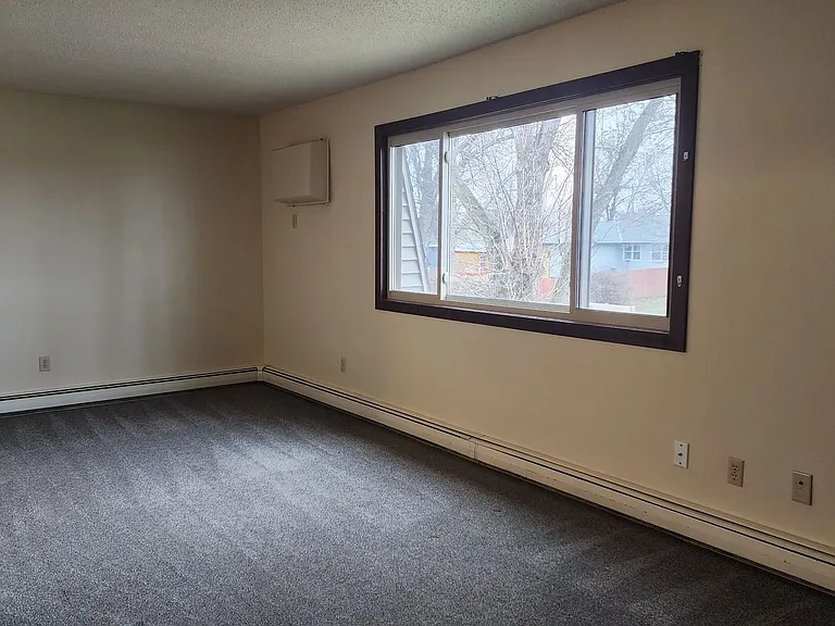 419 & 427 Bryant Ave NW — Photo 22