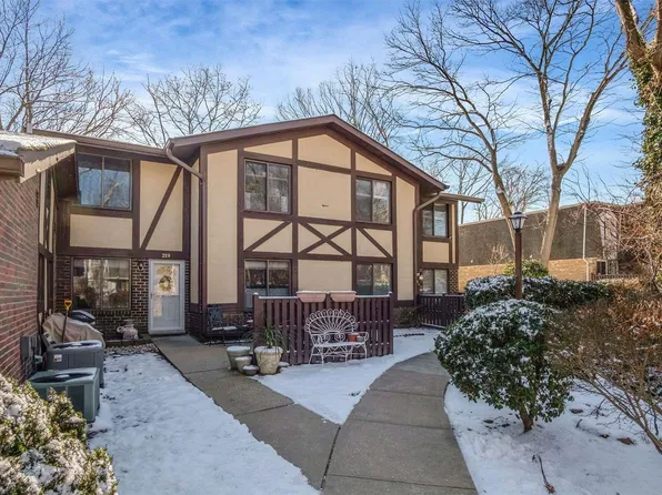 219 Cambridge Drive #219, Port Jefferson Station, NY 11776