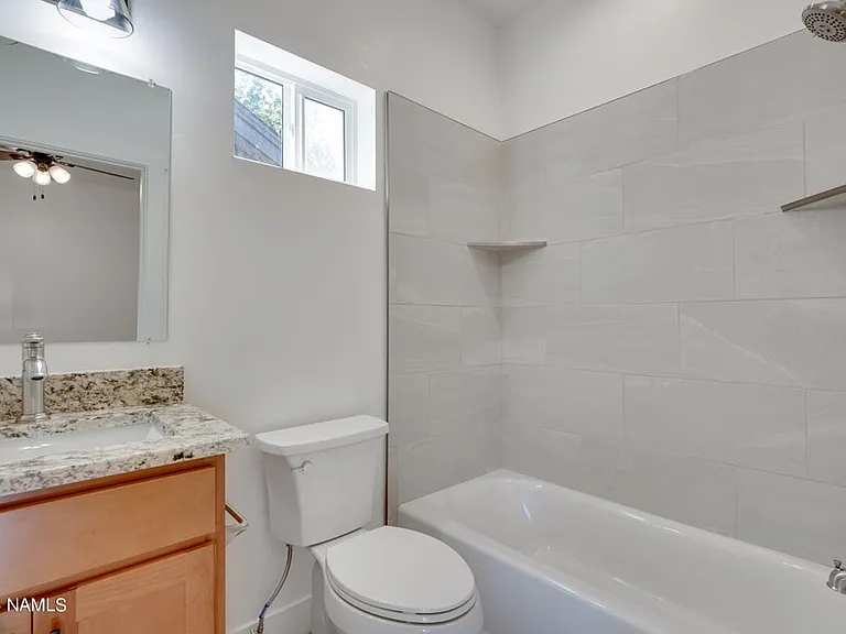 324 S 5th St — Photo 8