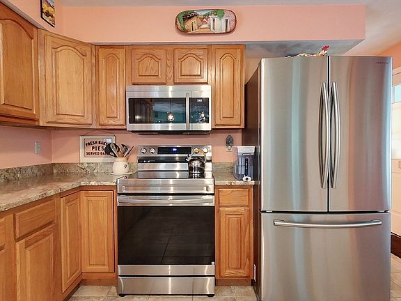 4th image of 21-21 Heald St #A