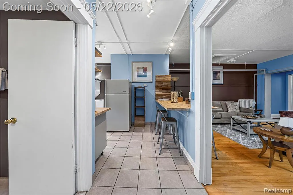 211 N Main St — Photo 3