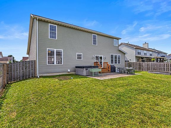 5th image of 402 Gentian St