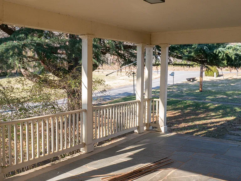 2960 Trents Ferry Rd — Photo 2