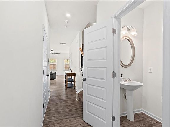 5th image of 101 Waterside Rdg