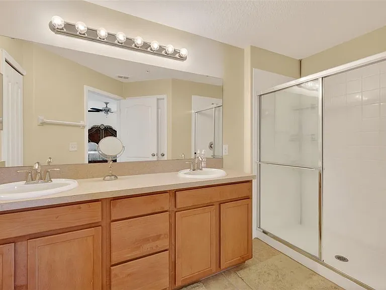 1323 Priory Cir — Photo 31