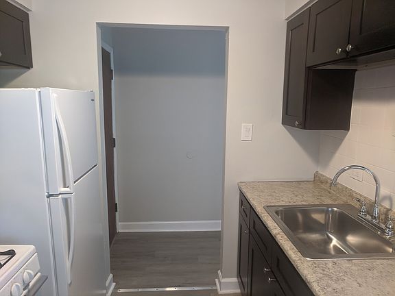 525-2C kitchen_06212022