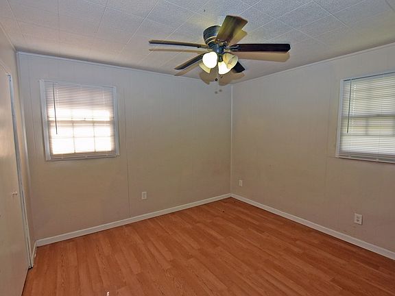 5th image of 322 E 44th St