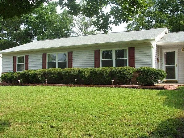 3776 Starlighter Dr, Virginia Beach, VA 23452